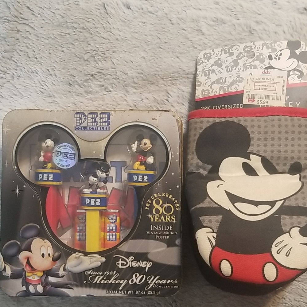 DISNEY COLLECTIBLES, PEZ SET & OVEN MITS, NWT, 2007, 2020